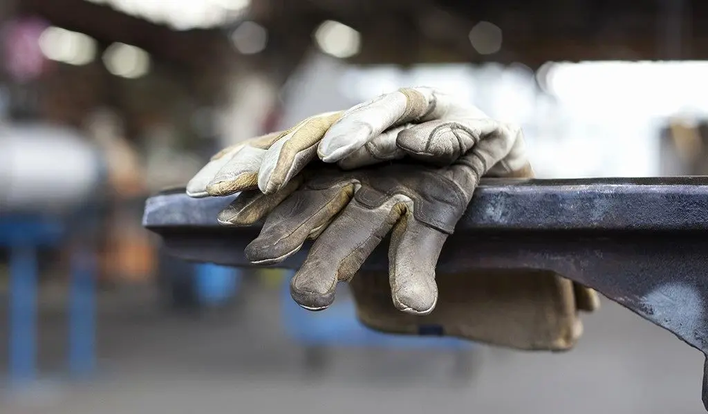 گزارش فرصت امروز از تأثیرات گسترده قطع برق بر صنایع ایران