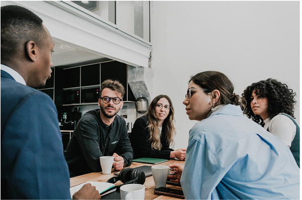 تیم دارم اما همه کارها روی دوش من است