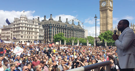 ده ها هزار نفر از مردم لندن در تظاهراتی گسترده علیه خروج بریتانیا
