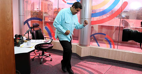 رئیس جمهوری ونزوئلا در حال انجام حرکات موزون