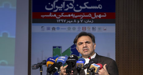 به اعتقاد آخوندی، عدم قطعیت باعث تشدید بحران اقتصاد ایران شده است / مصائب چندصدایی در سیاست گذاری