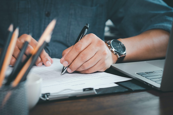 چطور قرارداد تولید محتوا را ببندیم