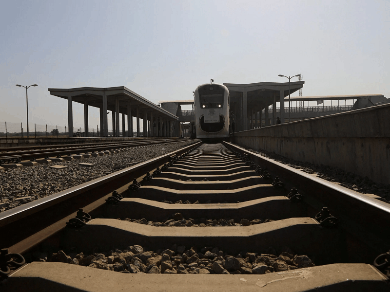 نقش قطارها در توسعه اقتصادی: تأثیرات اقتصادی خطوط راه آهن