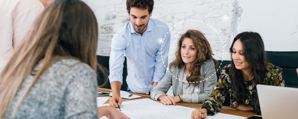 گوش دادن فعال و درک نیازهای واقعی طرف مقابل