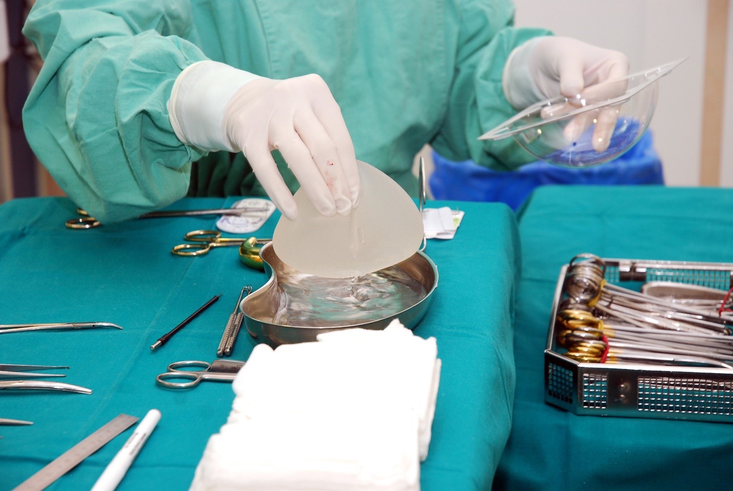عمل جراحی پروتز سینه