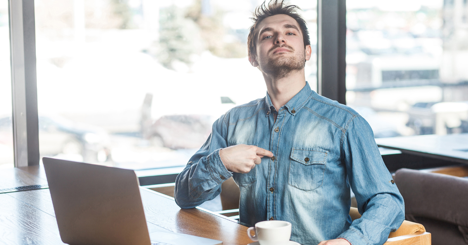 مجسمه بی تفاوت