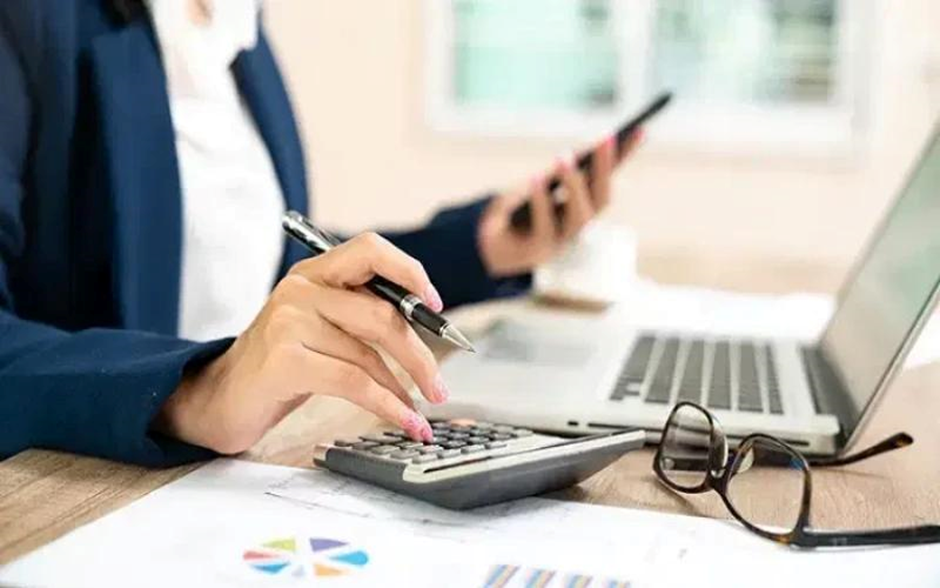 حسابداری چیست؟ حقوق و مزایای حسابداری 1404