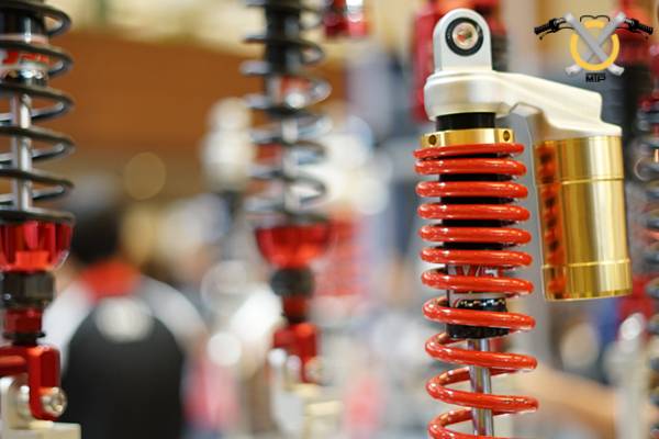 چرا خرید لوازم یدکی موتور سیکلت از فروشگاه&zwnj; های معتبر مهم است؟